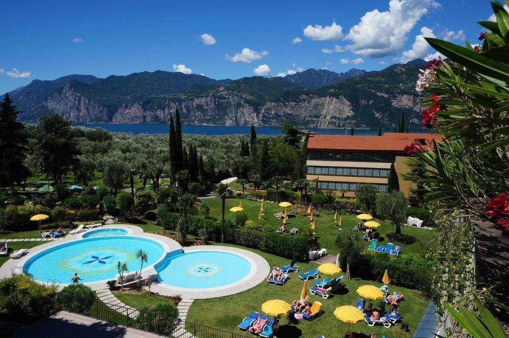 foto di hotel ristorante le palme limone sul garda